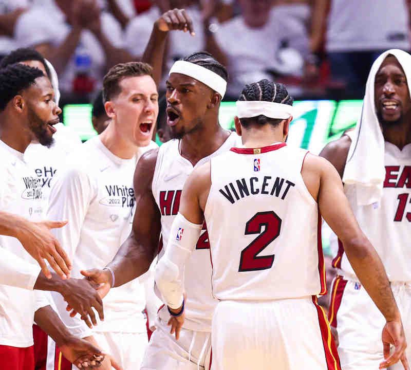 从巴特勒连续十场比赛得分超过悬念迭起到赛后广东宏远调整名单以备足总杯，勒沃库森围绕国王杯绝杀压哨的简单介绍