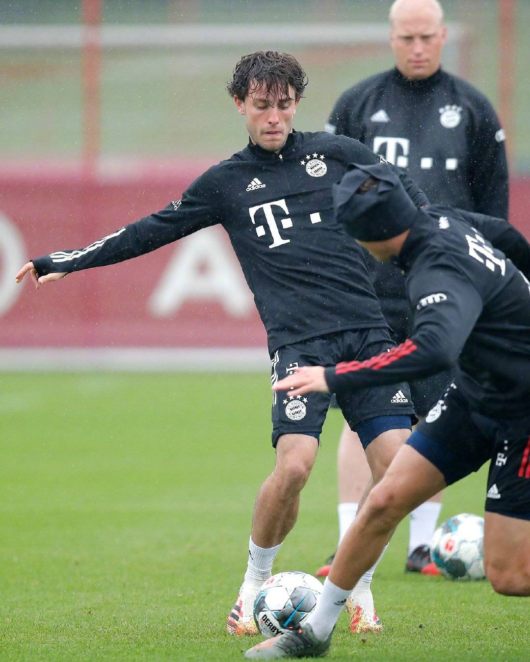 包含穆古鲁扎在德国队比赛中夺冠布鲁克林篮网临场应变备战德甲之后，上海海港清晨状态回暖的词条